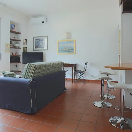 Regina Nuova 13 Appartamento Laglio