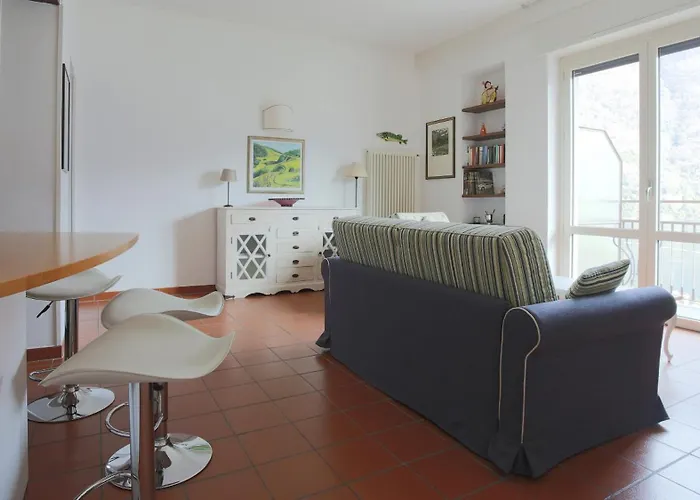 Regina Nuova 13 * Laglio